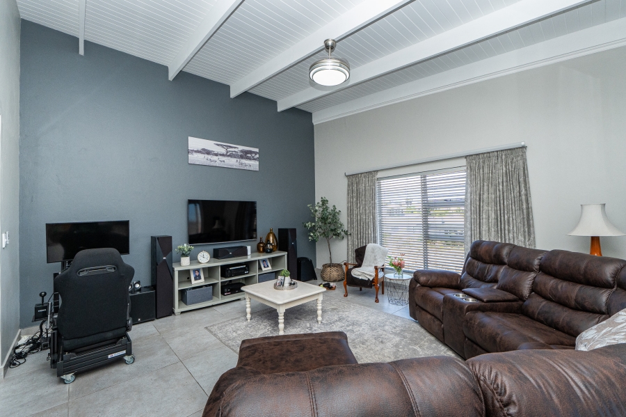 5 Bedroom Property for Sale in Myburgh Park Western Cape